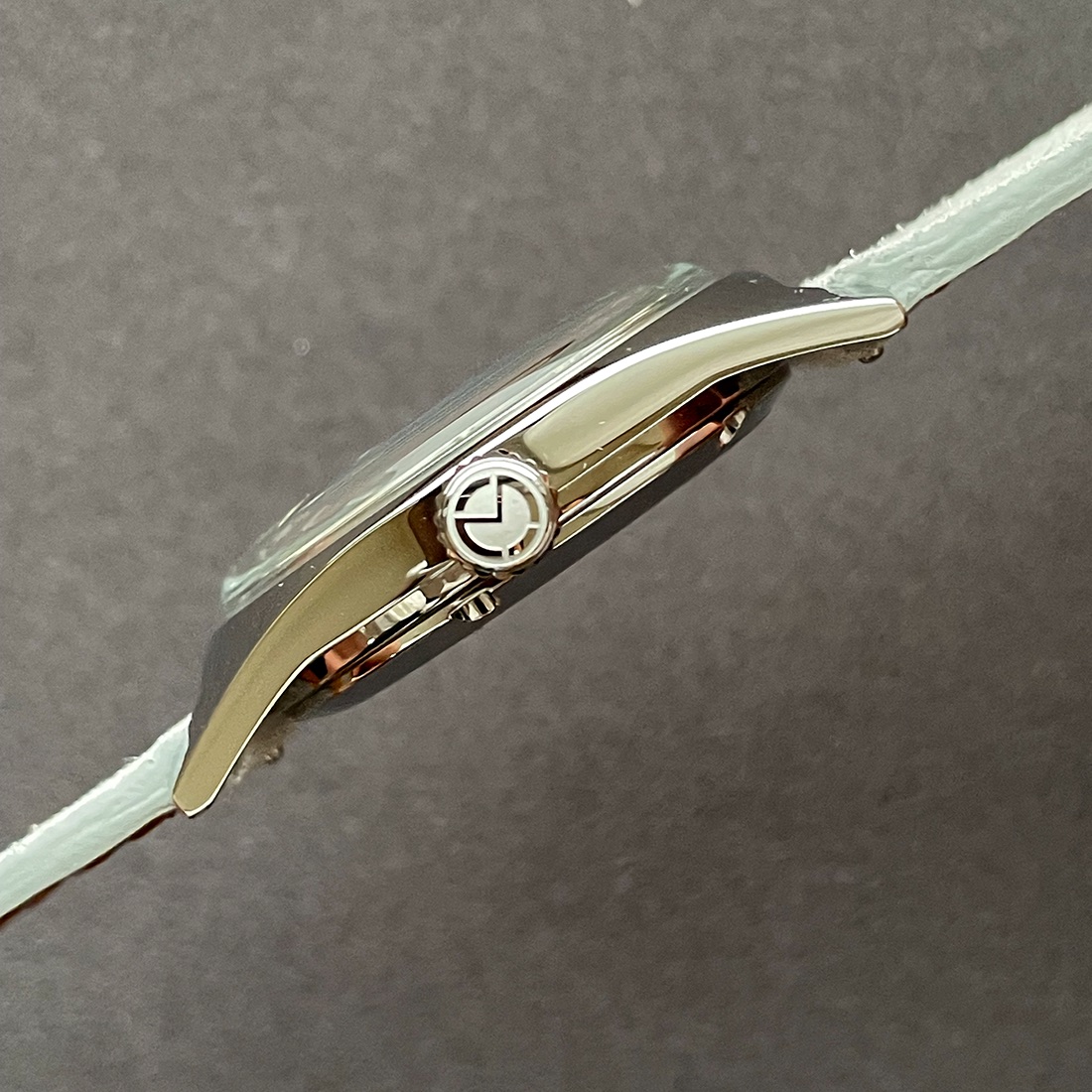 Merkur Watch Salmon Dial Watch - đánh giá và giá Omega Watch Constellation